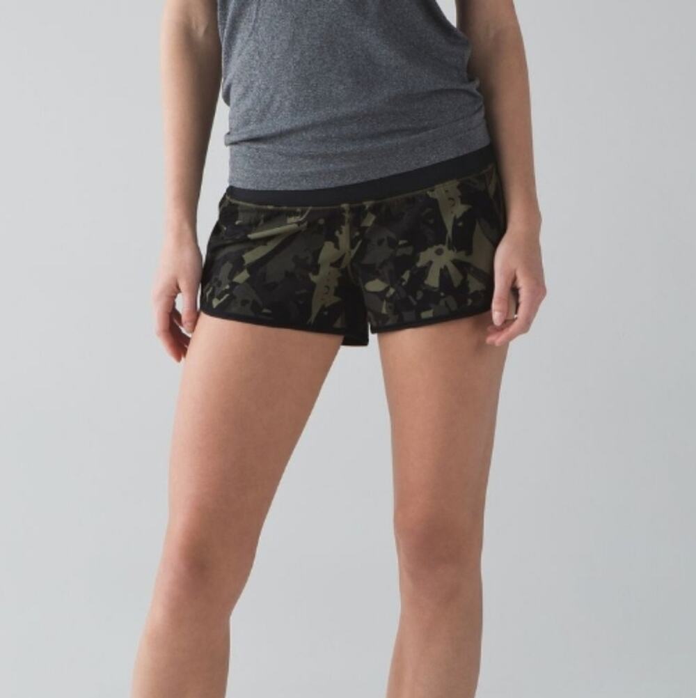 Lululemon Pop Cut Fatigue Green Black H20 Speed Up Shorts 10